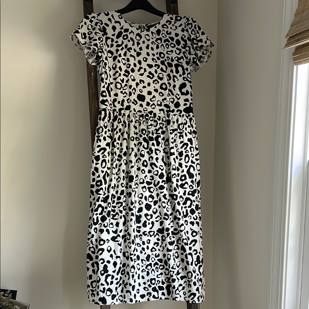 Who What Wear | Black and Cream | Linen Blend Flutter Sleeve Midi Dress